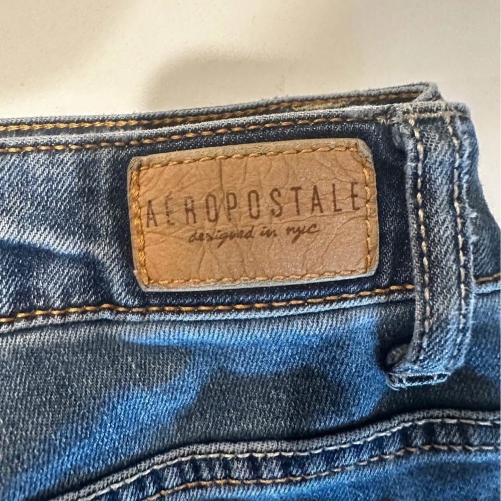 Women Distressed Aeropostale Jeans - Picture 4 of 5